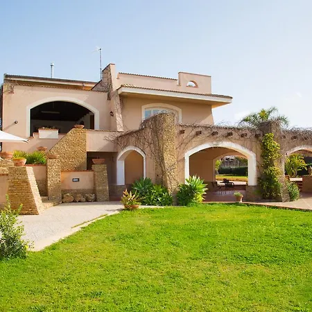 Casa Vacanze Giardini Hermes *